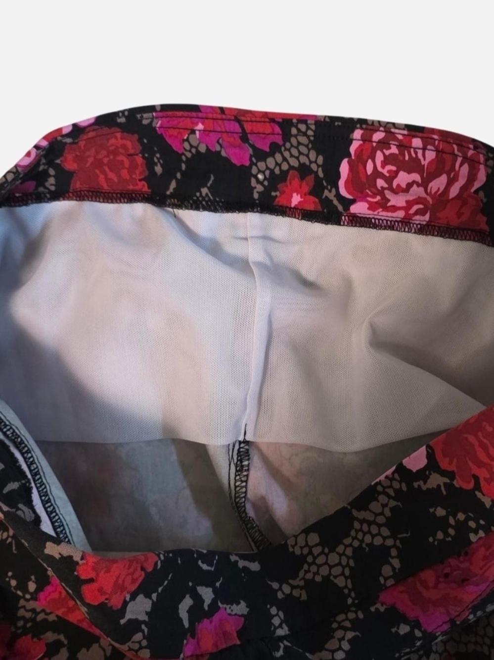Venus Red/Black/Pink Floral & Lace Print Leggings Size L Stretchy Flattering - Picture 4 of 9